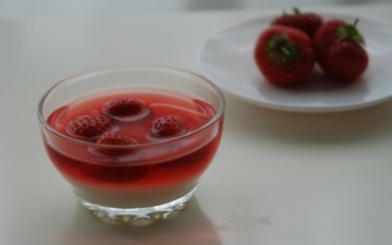 Çilek Jelli Sakızlı Muhallebi